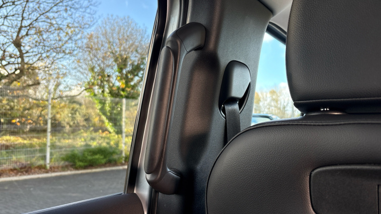 Land Rover Defender 3.0 D250 X-Dynamic S 110 5dr Auto Diesel Estate